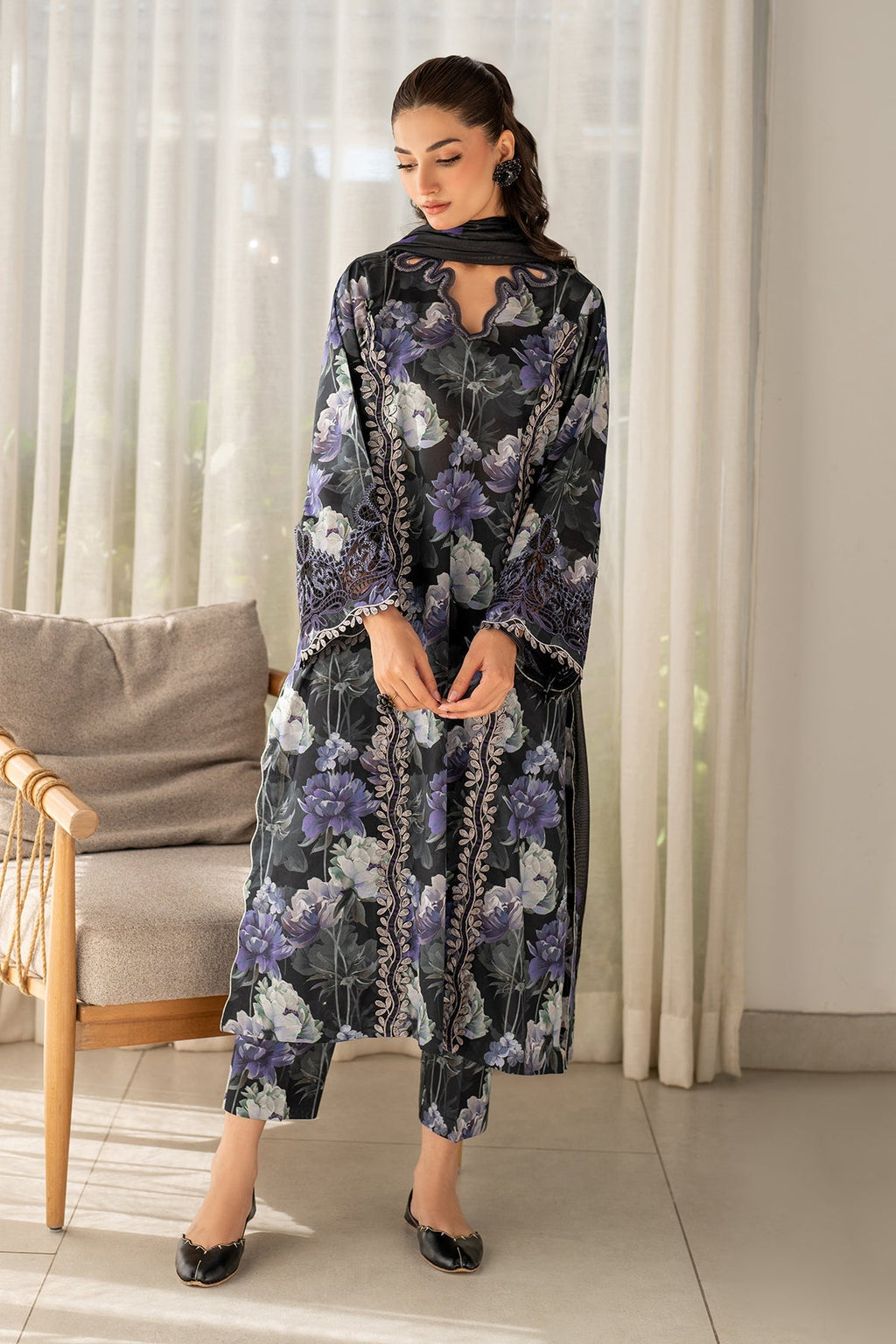 BAROQUE | Unstitched 3PCS EMBROIDERED LAWN Digital Print 3pcs With READY TO WEAR DUPATTA & Embroidered Patches