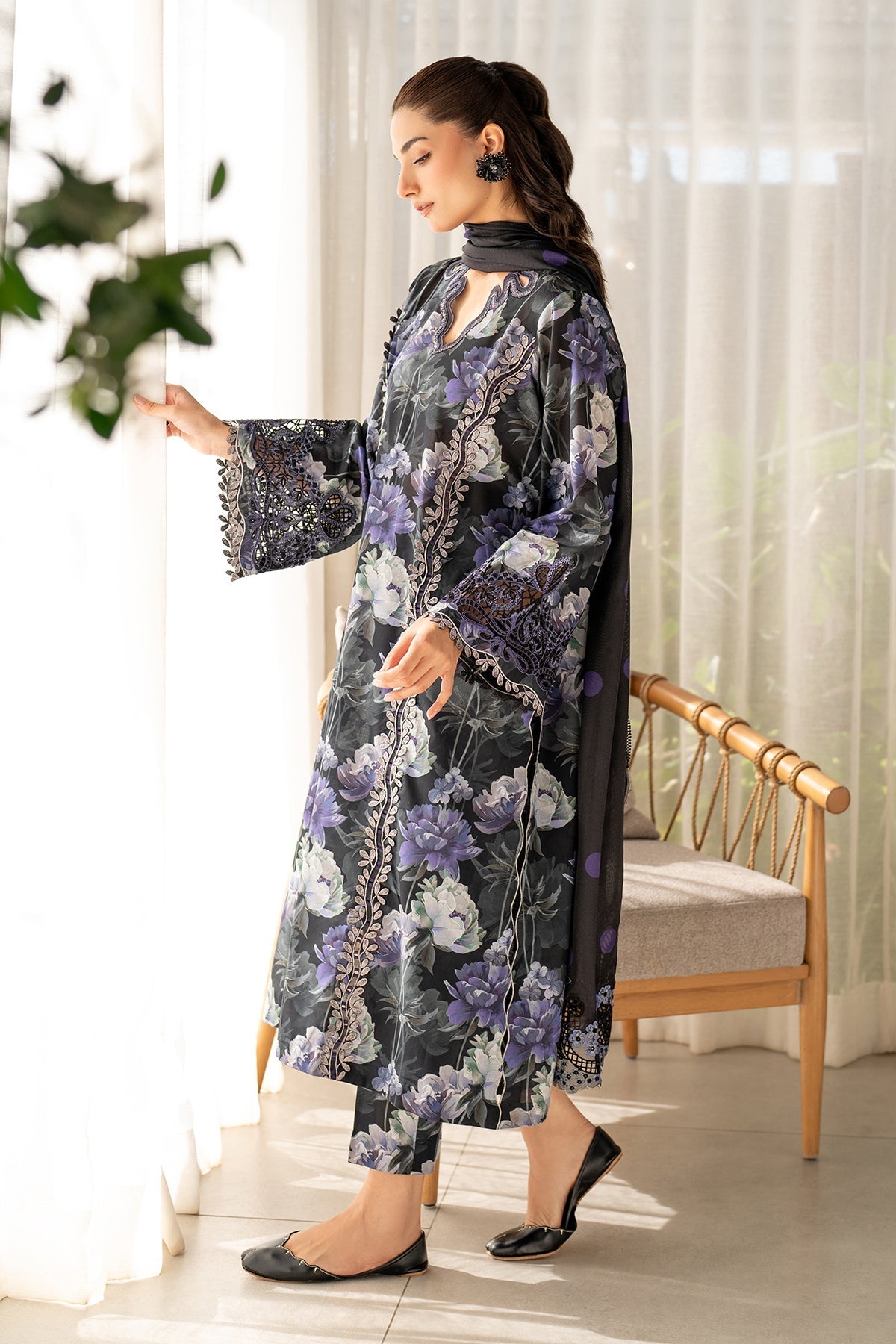 BAROQUE | Unstitched 3PCS EMBROIDERED LAWN Digital Print 3pcs With READY TO WEAR DUPATTA & Embroidered Patches