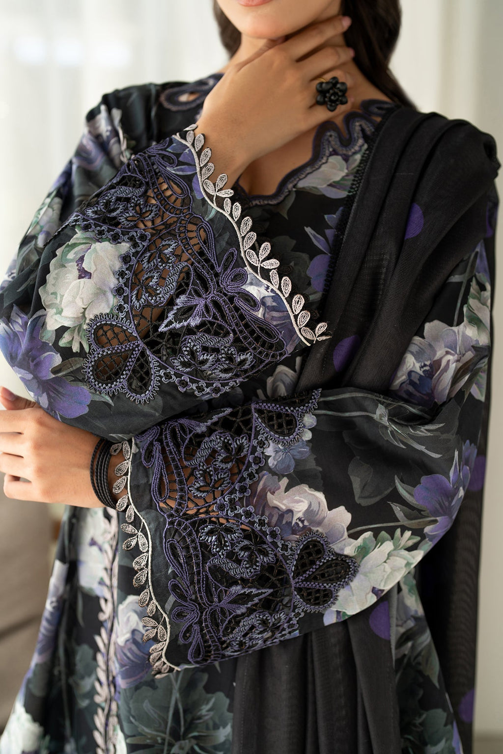 BAROQUE | Unstitched 3PCS EMBROIDERED LAWN Digital Print 3pcs With READY TO WEAR DUPATTA & Embroidered Patches