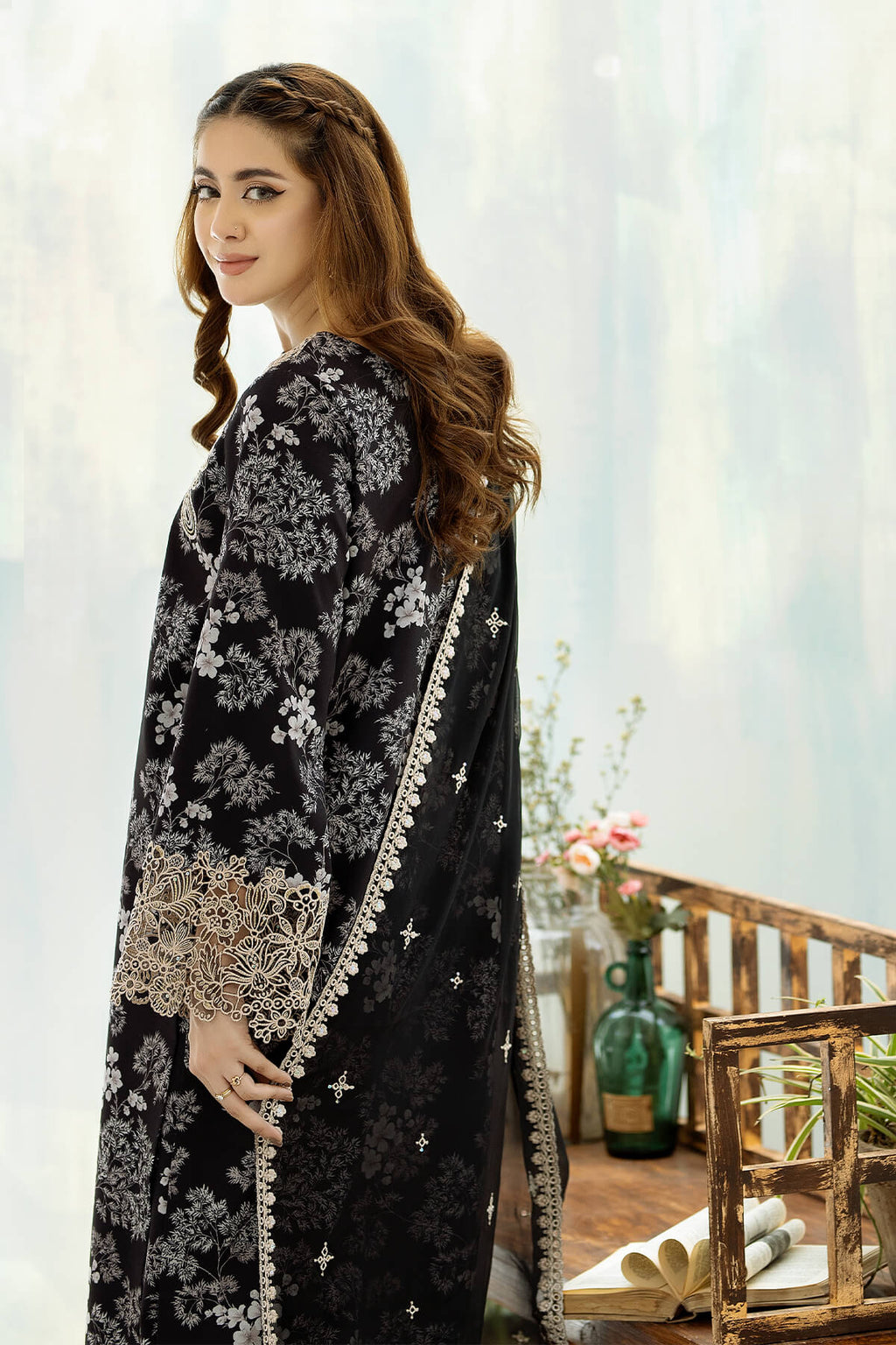 LAWN Digital Print 3pcs, LAWN READY TO WEAR DUPATTA With Patches